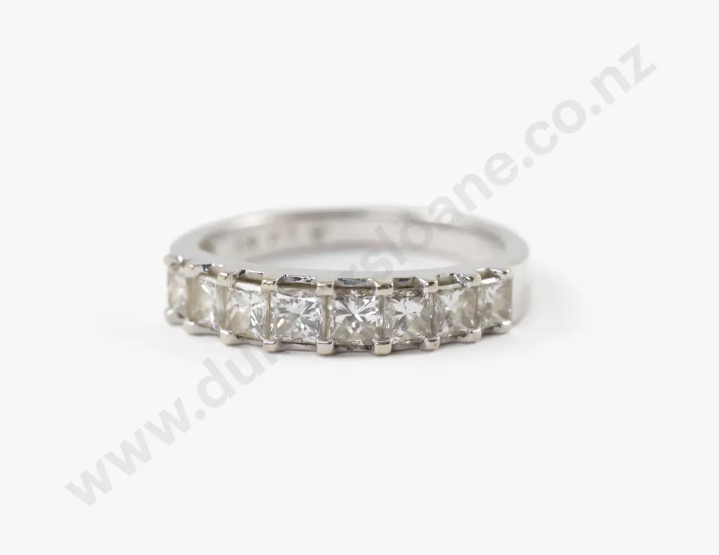 18ct White Gold Eight Stone Diamond Eternity Ring Image 1++