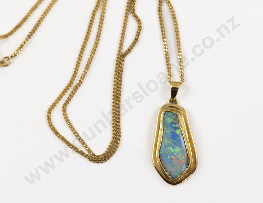 18ct Framed Single Opal Pendant Image 1++