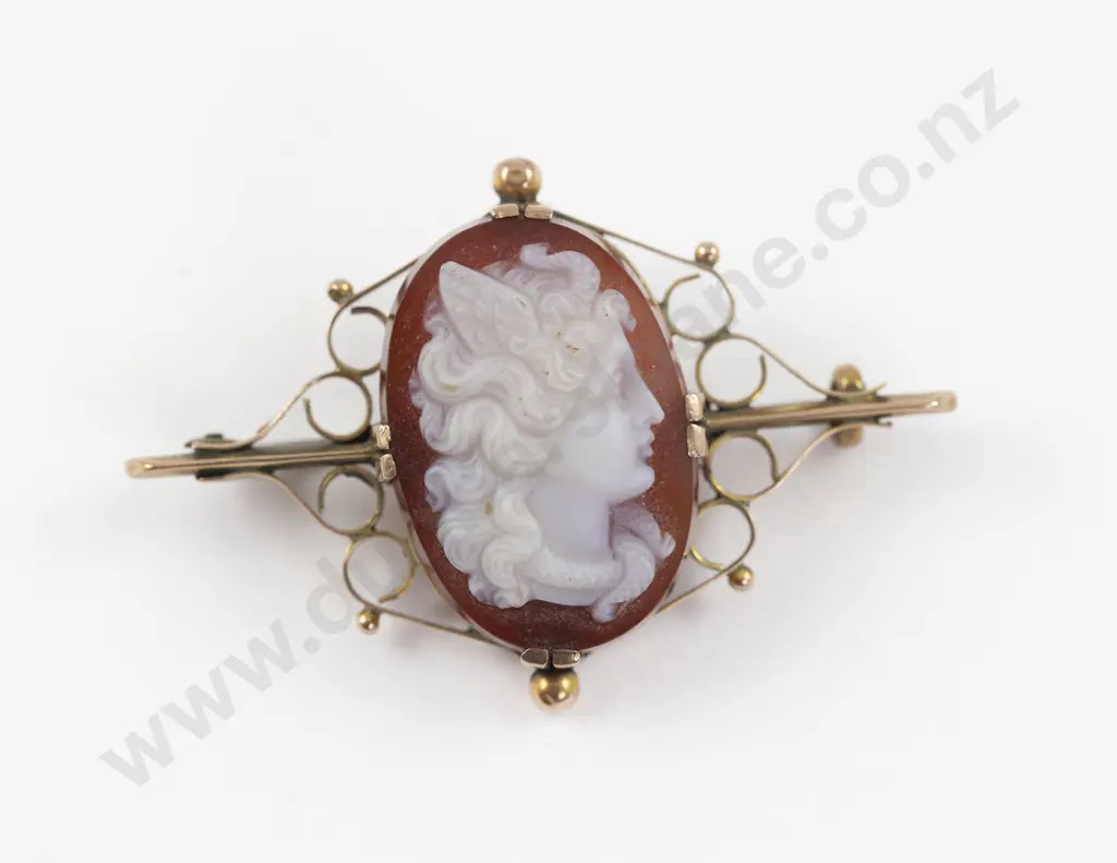 9ct Framed Classical Portrait Cameo Brooch Image 1++