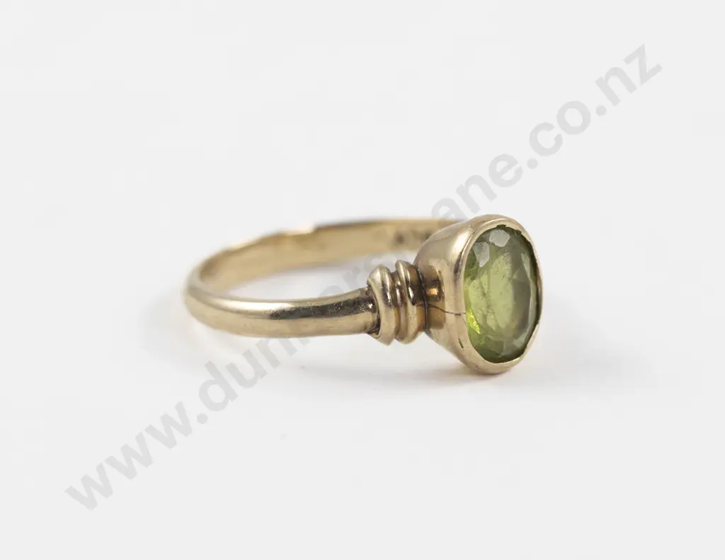 9ct Single Stone Peridot Ring Image 1++