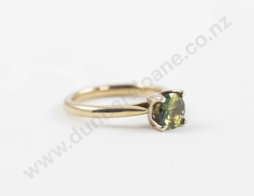 9ct Single Stone Green Sapphire Ring Image 1++