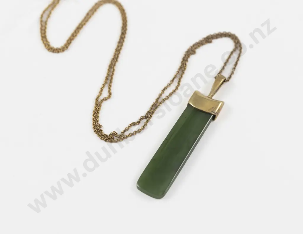 NZ 9ct Mounted Greenstone Pendant Image 1++