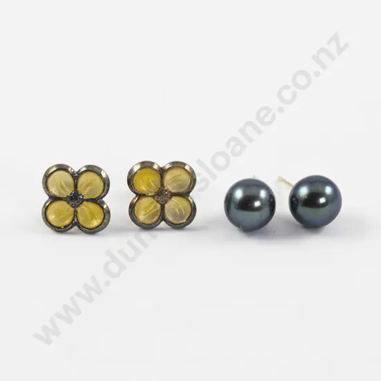 Pair 9ct Single Cultured Pearl Stud Earrings
