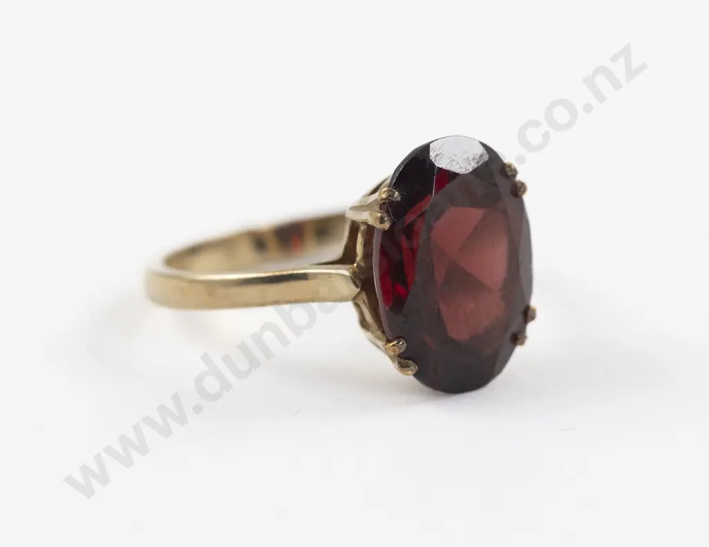 9ct Single Stone Garnet Ring Image 1++
