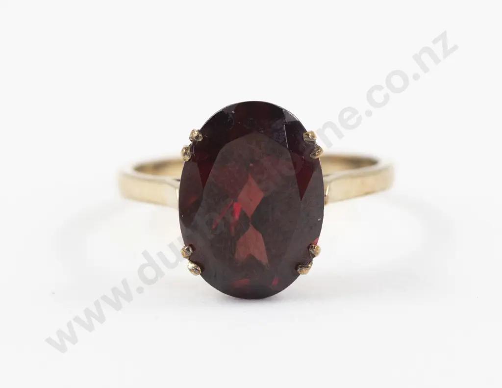 9ct Single Stone Garnet Ring Image 1++