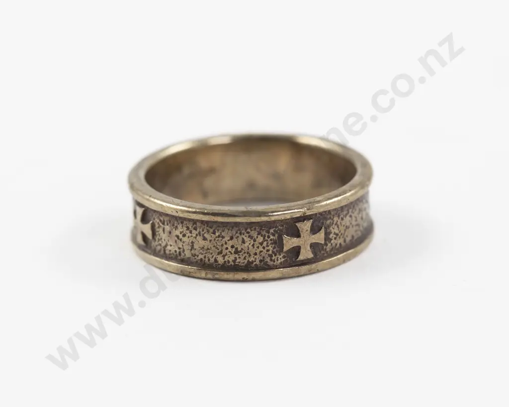 9ct Band Ring with Engraved Crosses Image 1++