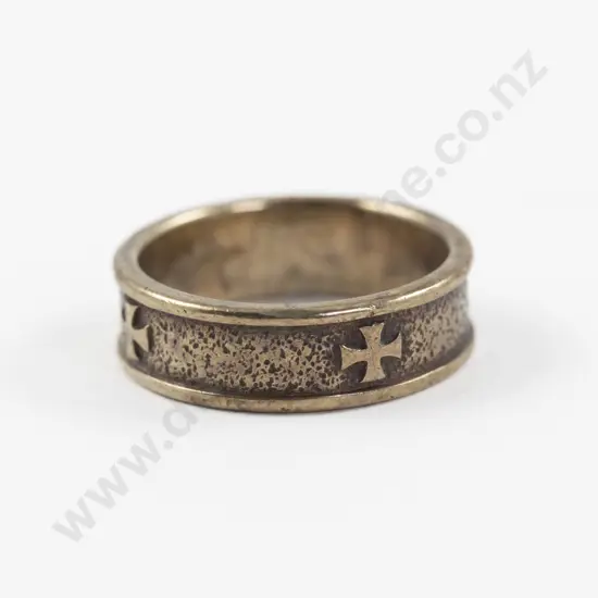 9ct Band Ring with Engraved Crosses
