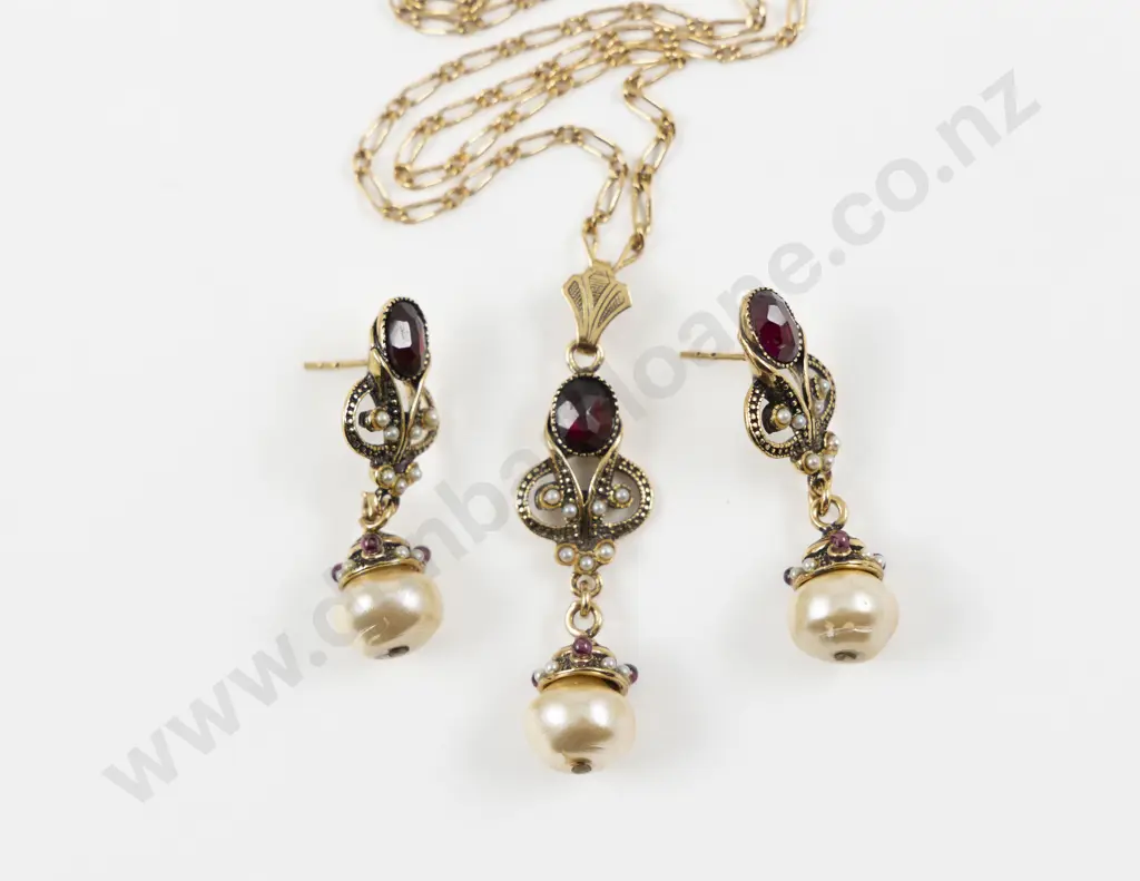 Vintage Alcozer & J Silver Gilt Imitation Ruby and Pearl Necklace Image 1++