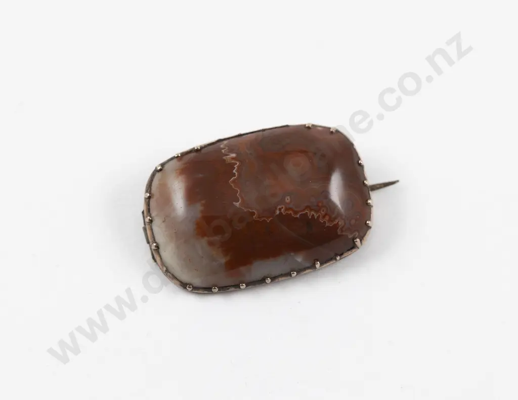 9ct Framed Agate Brooch Image 1++