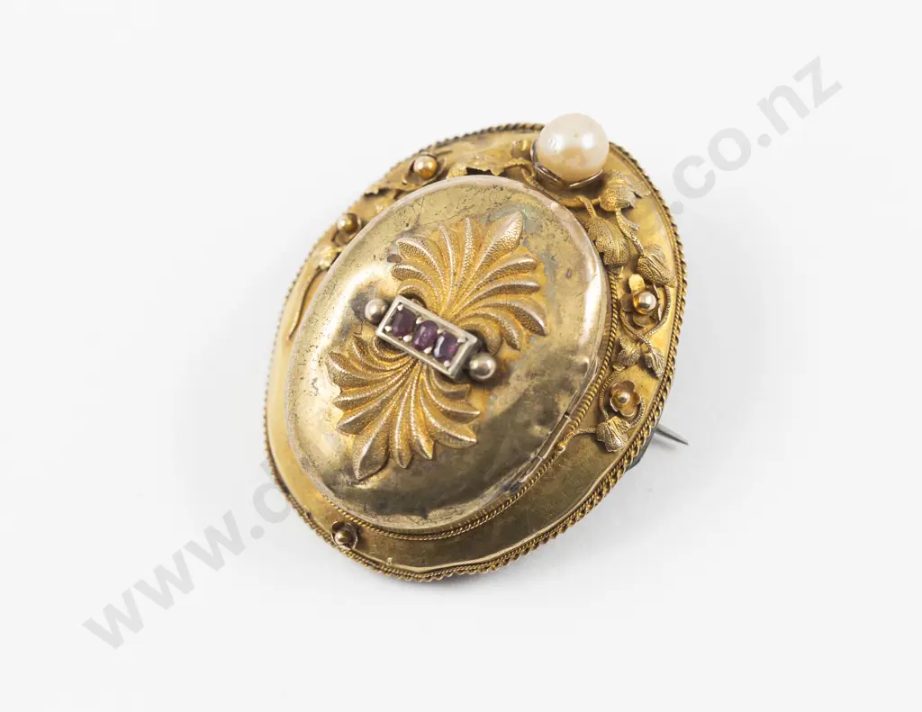 Victorian 9ct Garnet and Pearl Photo Locket Brooch Image 1++