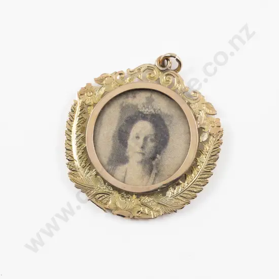 Victorian 9ct Framed Double Sided Photo Locket Pendant
