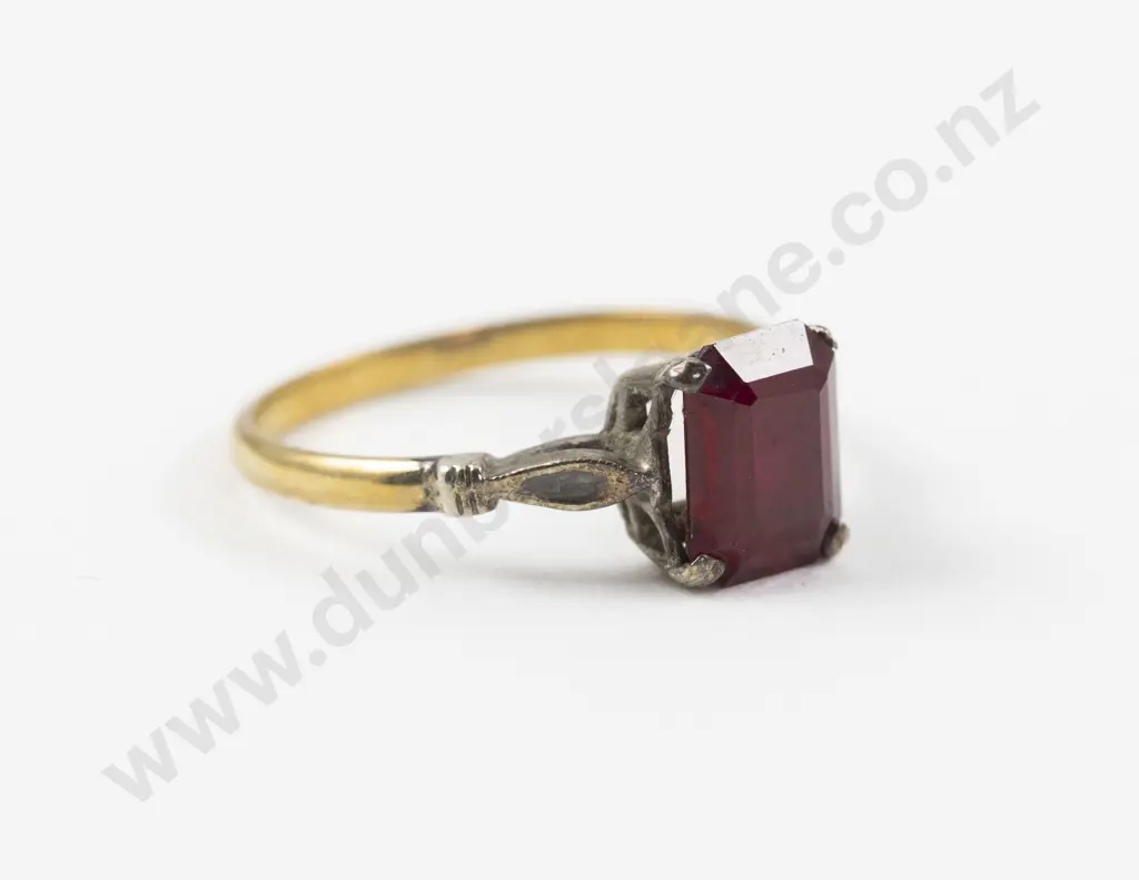 9ct Single Garnet Ring Image 1++