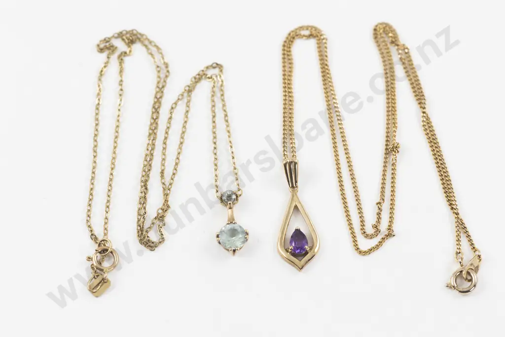 9ct Single Topaz Pendant on 9ct Neck Chain Image 1++