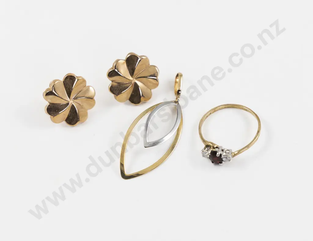Collection of 9ct Jewellery Image 1++