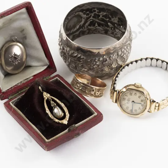 Collection of 8ct and 9ct Gold Jewellery