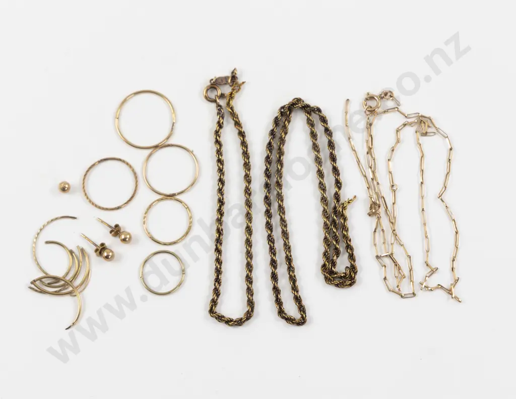 9ct and 18ct Gold Pieces for Scrap Image 1++
