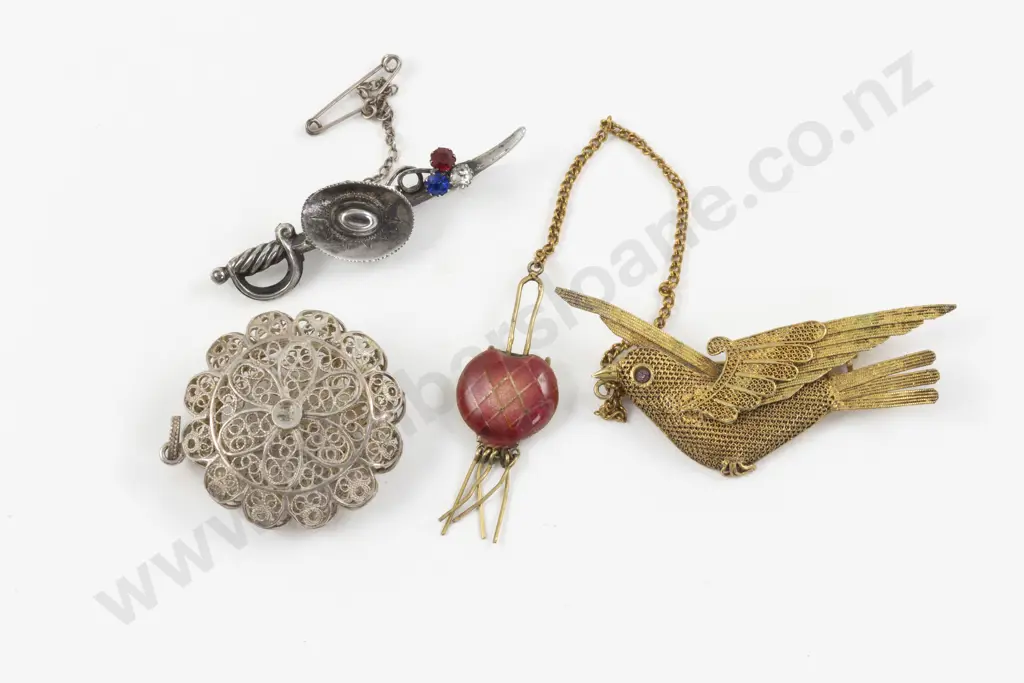 Vintage Gold Plated Filigree Bird Brooch Image 1++