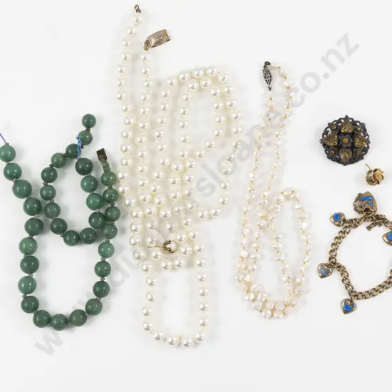 Single Strand Freshwater Pearl Necklace and Two Odd 9ct Stud Earrings