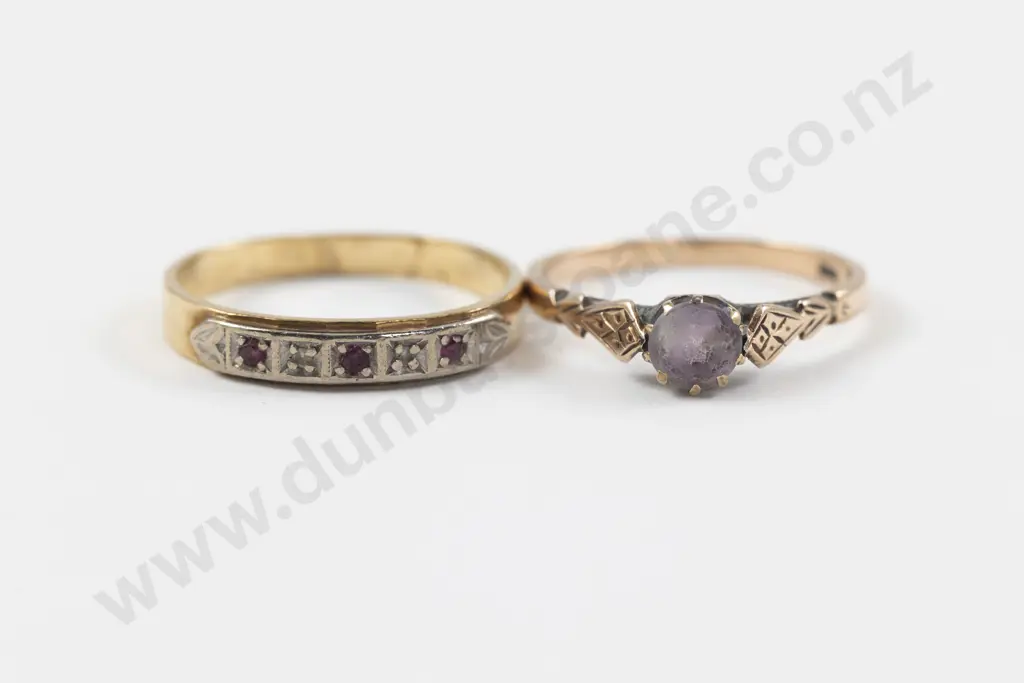 9ct Three Stone Garnet Band Ring Image 1++