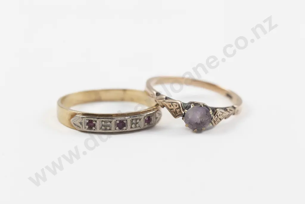 9ct Three Stone Garnet Band Ring Image 1++