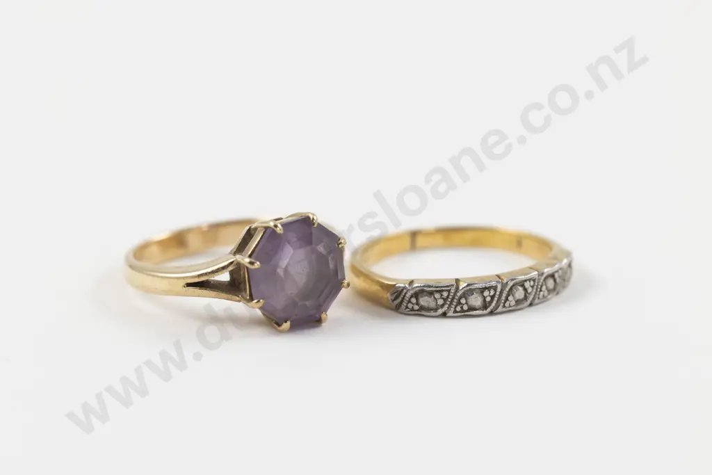 18ct Engraved Band Ring and 9ct Single Amethyst Ring Image 1++