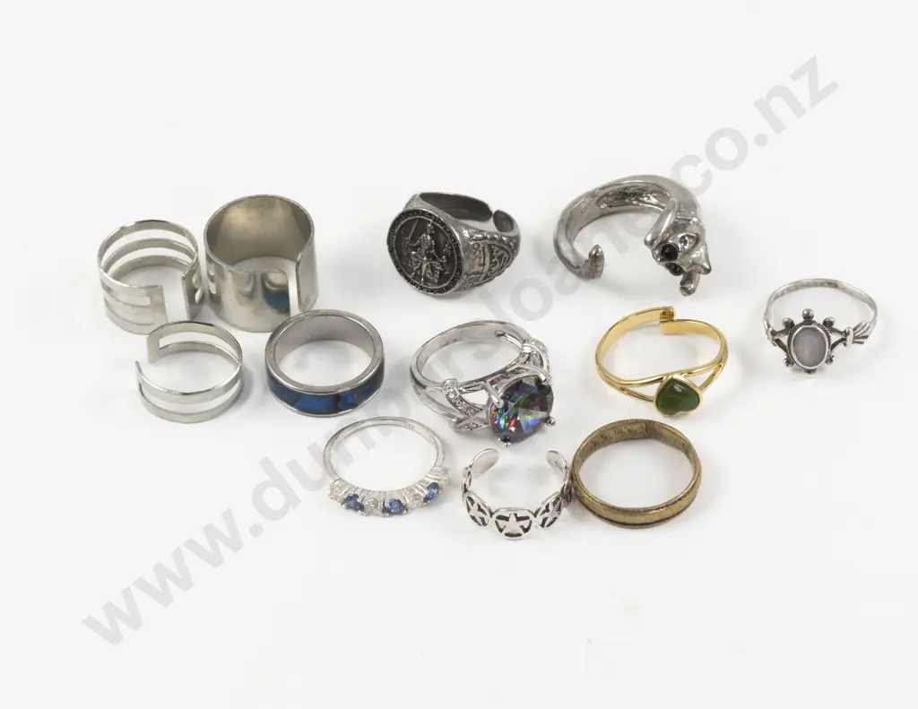 Collection of Assorted S/S and Costume Jewellery Rings Image 1++
