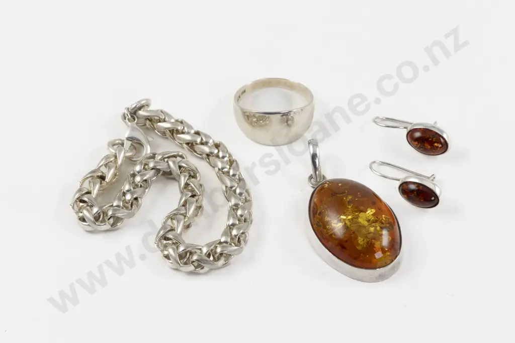 S/S Amber Pendant and Earrings Image 1++