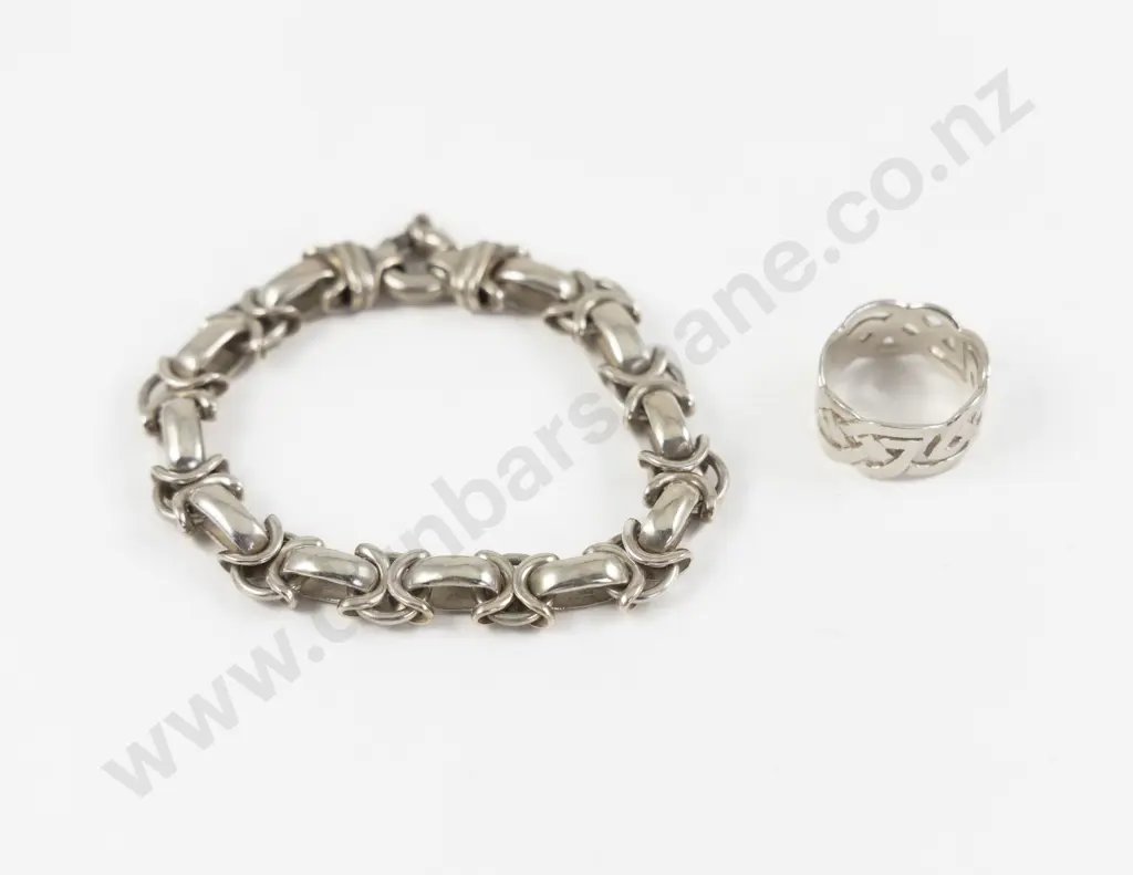 S/S Celtic Knot Design Band Ring Image 1++