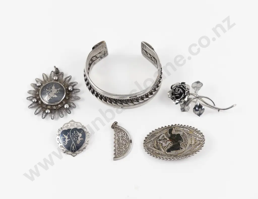 Collection of Assorted S/S Jewellery Image 1++
