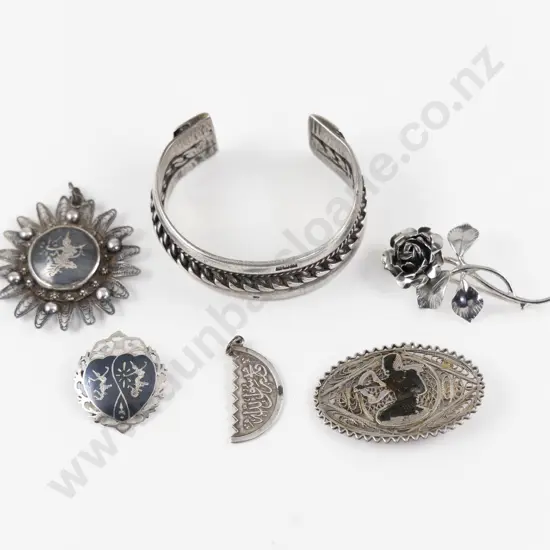 Collection of Assorted S/S Jewellery