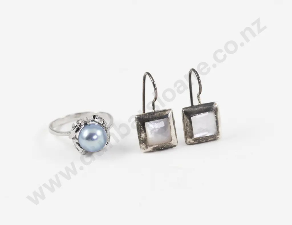 Pair S/S MOP Pendant Drop Earrings Image 1++