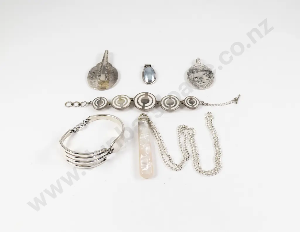 S/S MOP Bracelet and Pendant with Assorted Costume Jewellery Image 1++