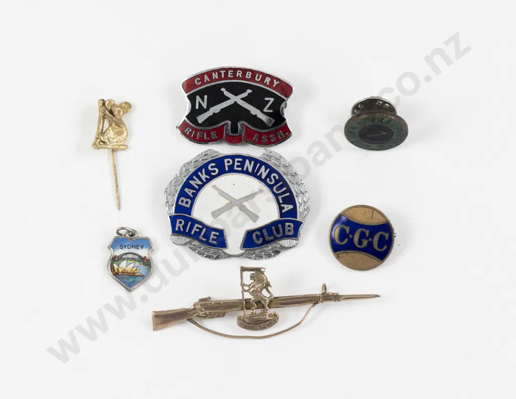 9ct Brooch with Collection of Enamel Brooches and Assorted Image 1++