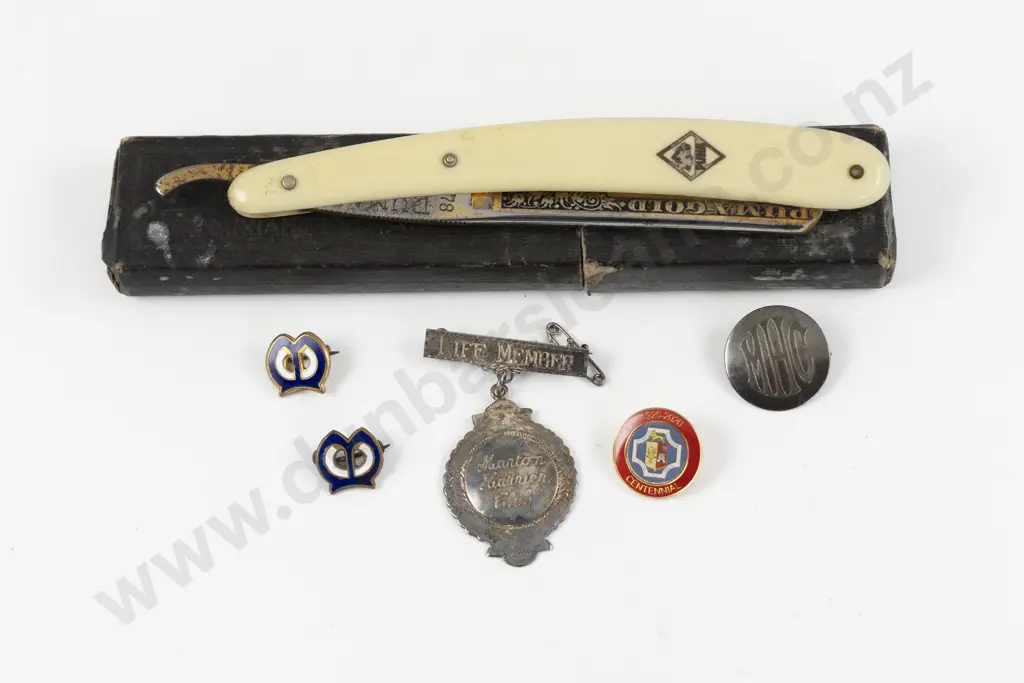S/S Medallion 'Marton Harrier Club' with Brooches and 'Pump Gold' Vintage Razor Image 1++