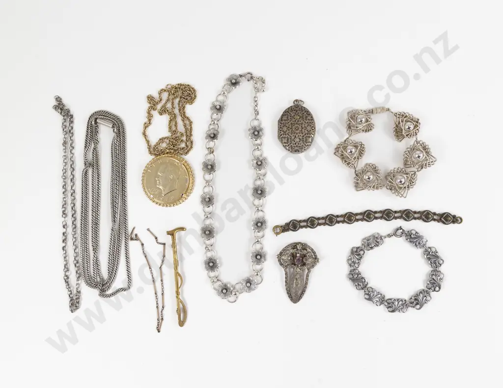 Collection of Assorted Costume Jewellery Image 1++