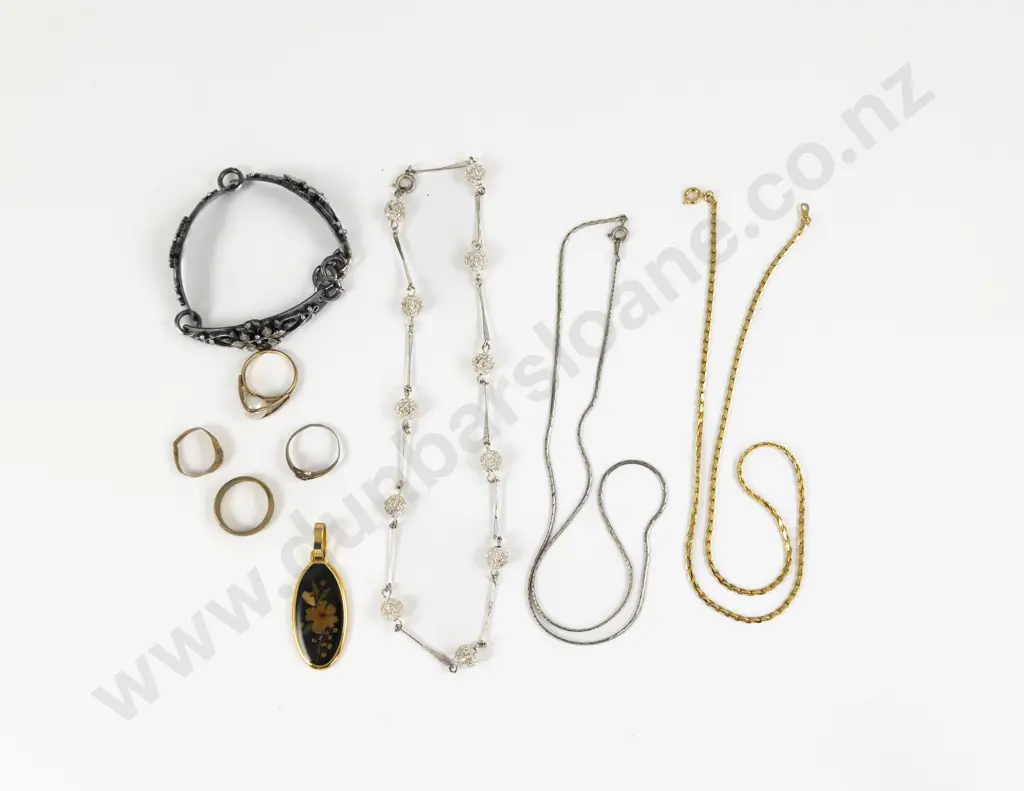 Collection of Assorted Costume Jewellery Image 1++
