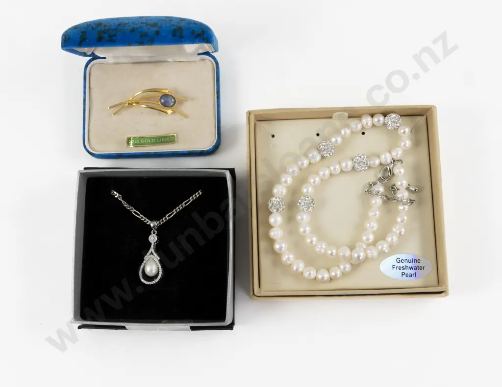 S/S Pearl and Cubic Zirconia Pendant on S/S Neck Chain Image 1++