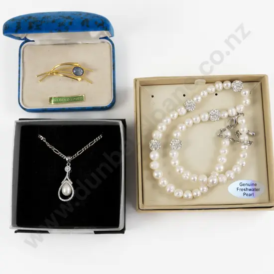 S/S Pearl and Cubic Zirconia Pendant on S/S Neck Chain