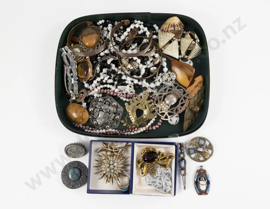Collection of Assorted Costume Jewellery in Painted Wooden Box Image 1++