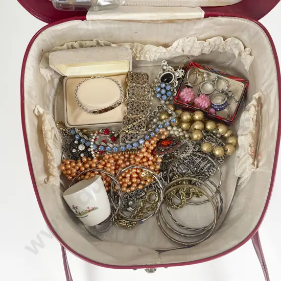 Collection of Assorted Costume Jewellery
