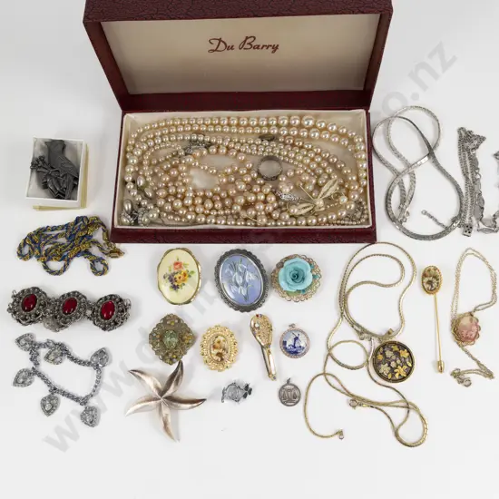 Collection of Assorted Imitation Pearl and Costume Jewellery