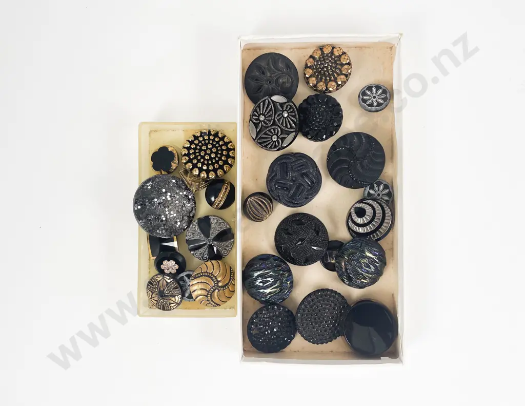 Collection of Victorian Glass Black Buttons together with Fashion & Collectable Reference Books (5) Image 1++