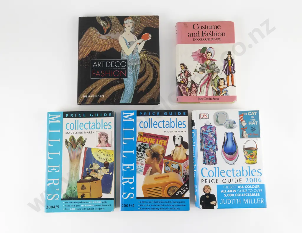 Collection of Victorian Glass Black Buttons together with Fashion & Collectable Reference Books (5) Image 1++