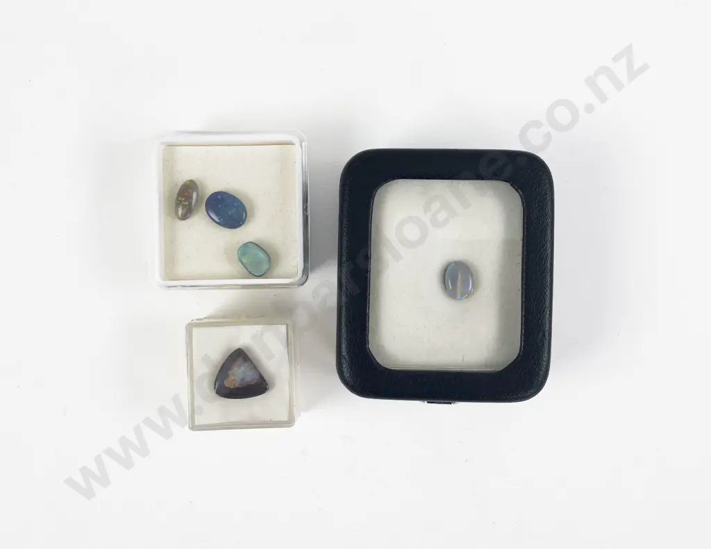 Quantity of Unmounted Opals Image 1++