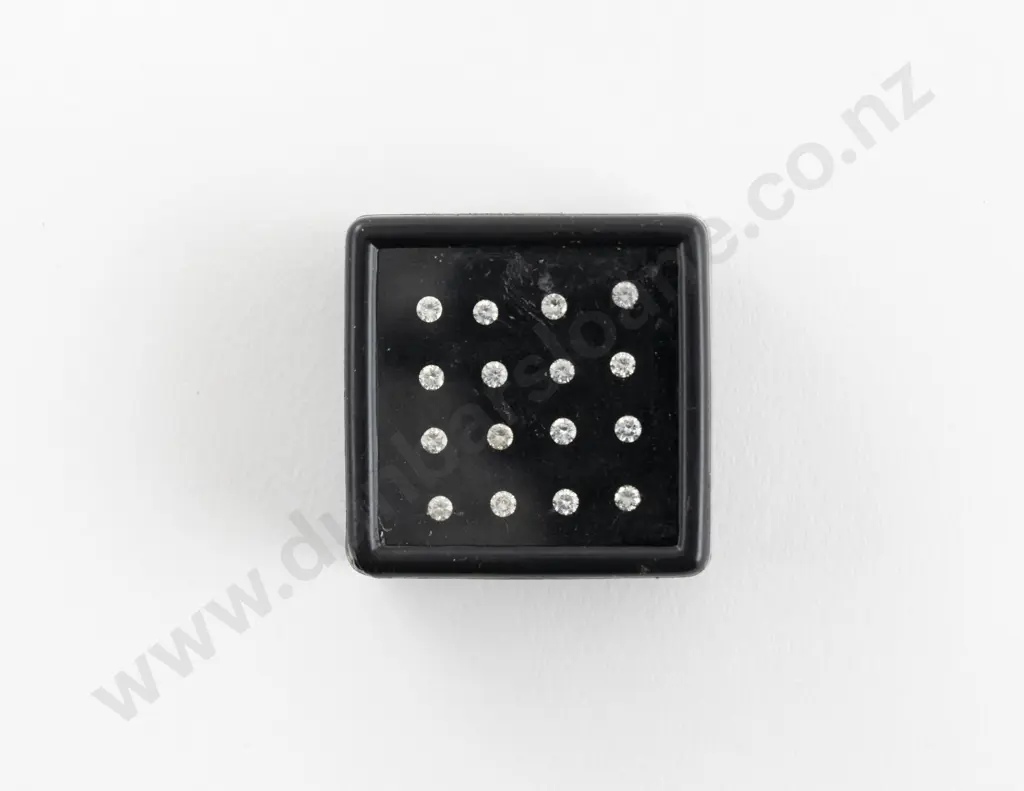 Quantity of Unmounted Diamonds Image 1++