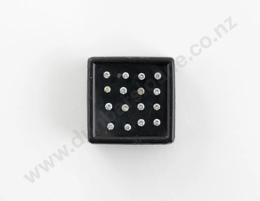 Quantity of Unmounted Diamonds Image 1++