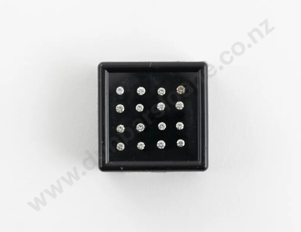 Quantity of Unmounted Diamonds Image 1++