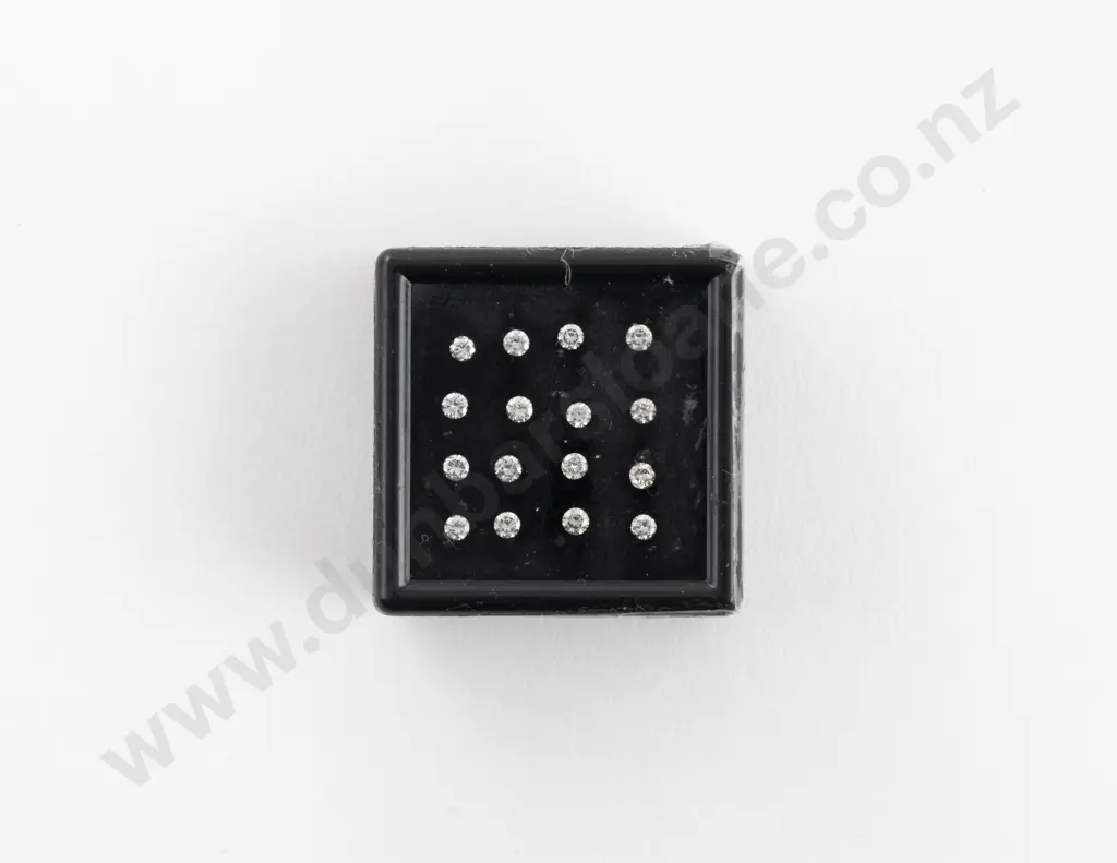 Quantity of Unmounted Diamonds Image 1++