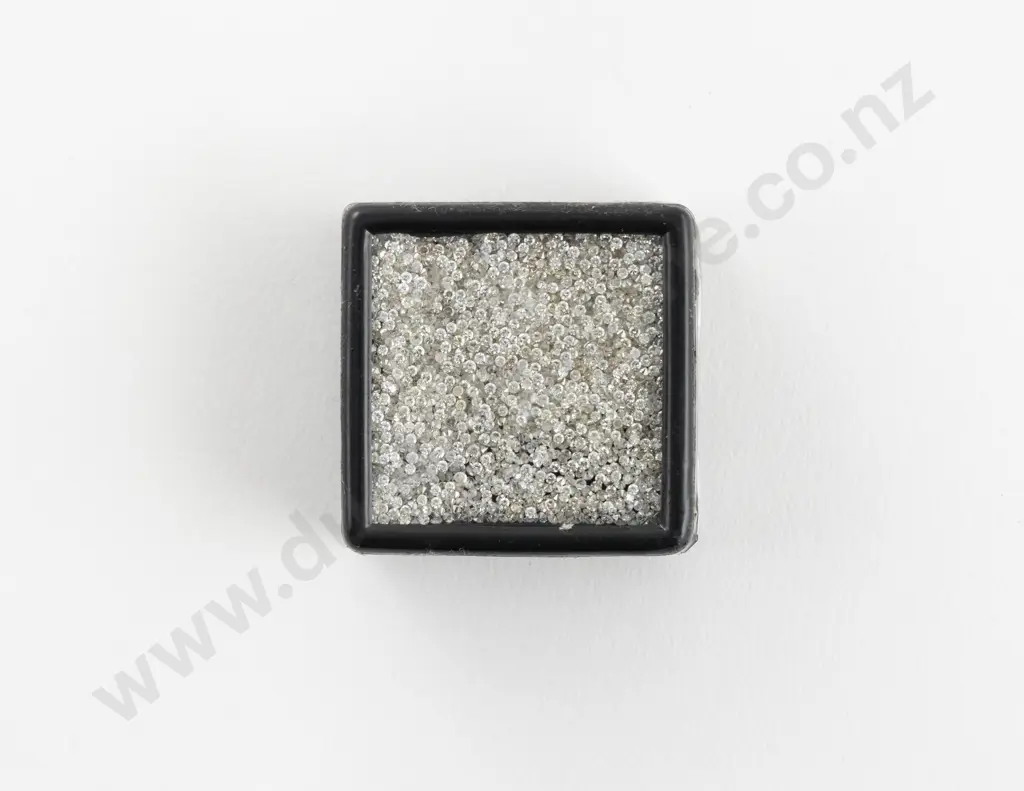 Quantity of Unmounted Diamonds Image 1++