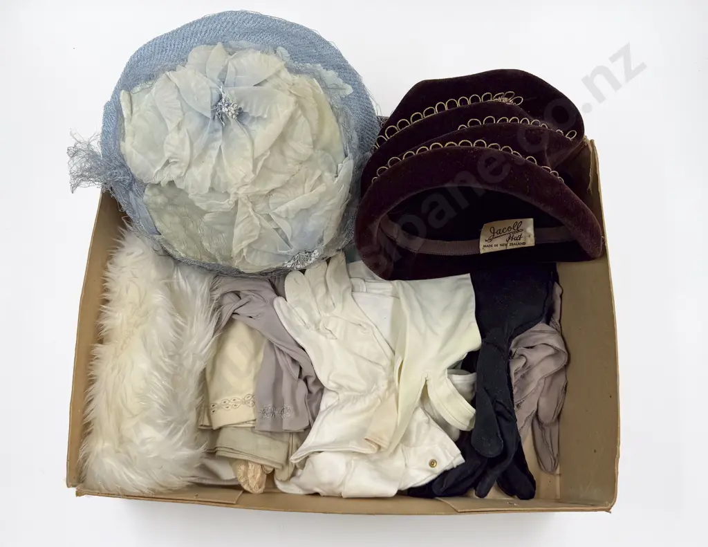 Three Vintage Hats & Various Gloves Image 1++